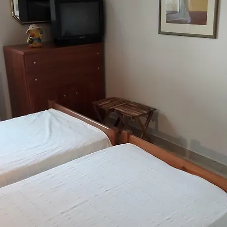 Pefkias Apartman *